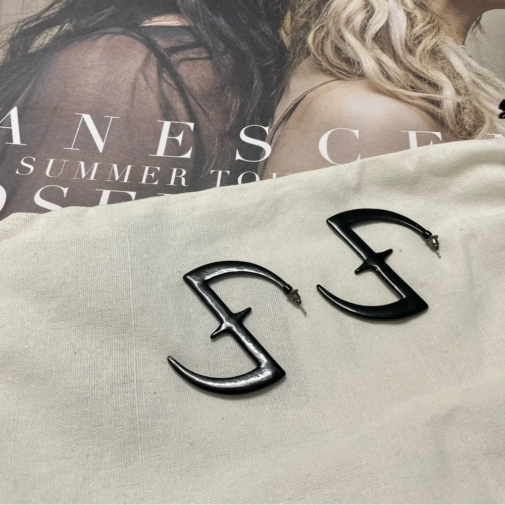 Evanescence Black Chunky Logo Hoop Earrings. - Picture 4 of 4